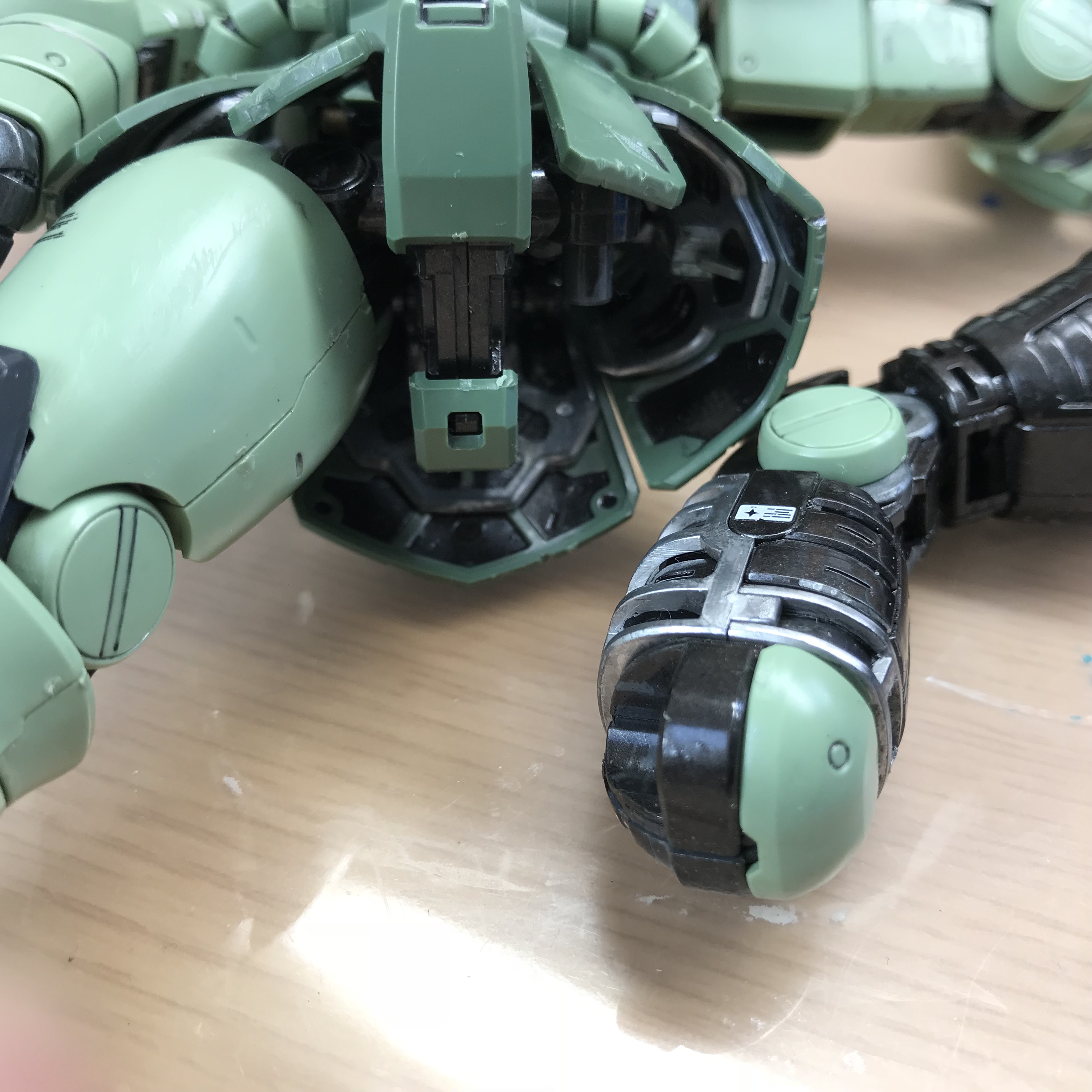 ガンプラ　塗装　筆塗り