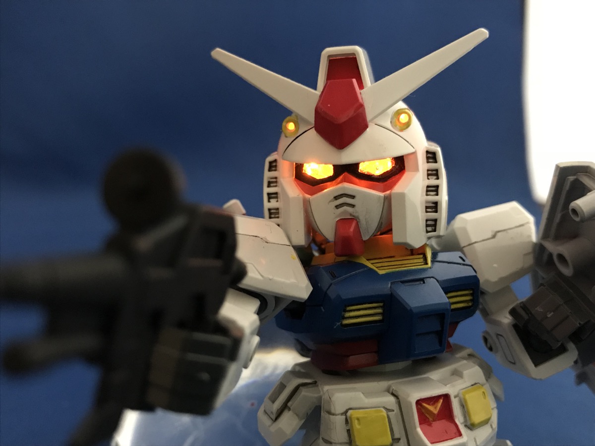 ガンプラの改造で光らせる