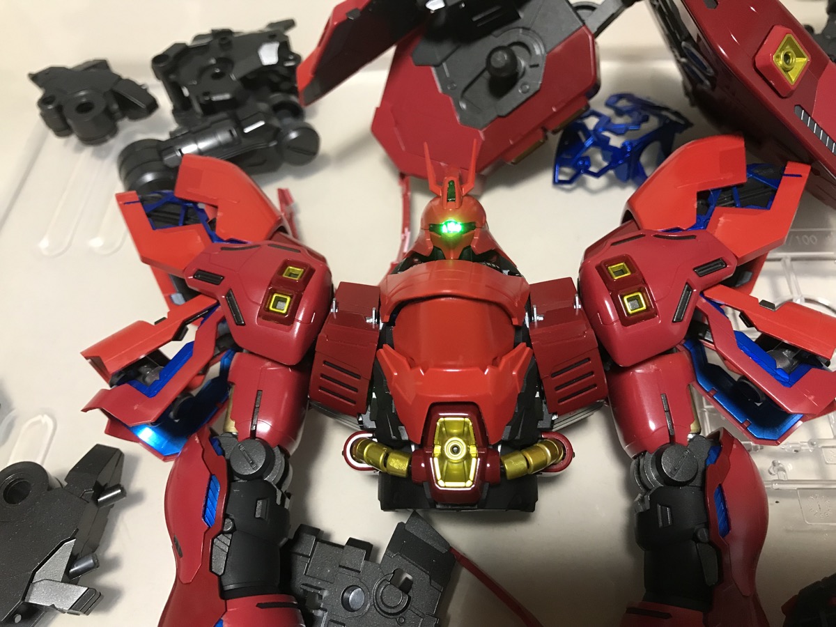 ガンプラのサザビーの制作